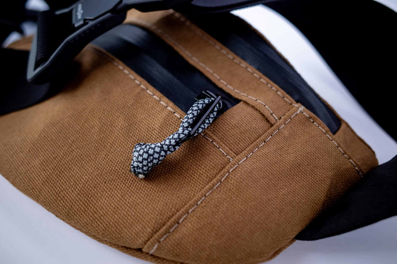 Detail - Front Zipper